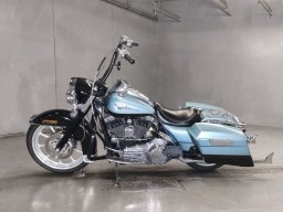 Used HARLEY DAVIDSON ROAD KING