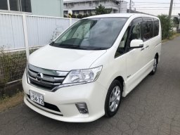 Used Nissan Serena